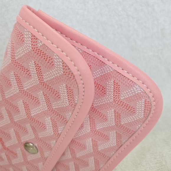 *Like New* Goyard Pink Pouch/Clutch Wallet - Signature Pattern - Picture 10 of 11